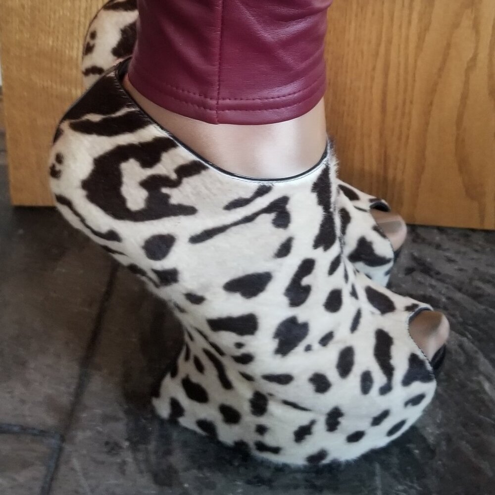 Size 42 Giuseppe Zanotti Lepard Heel-Less Wedge